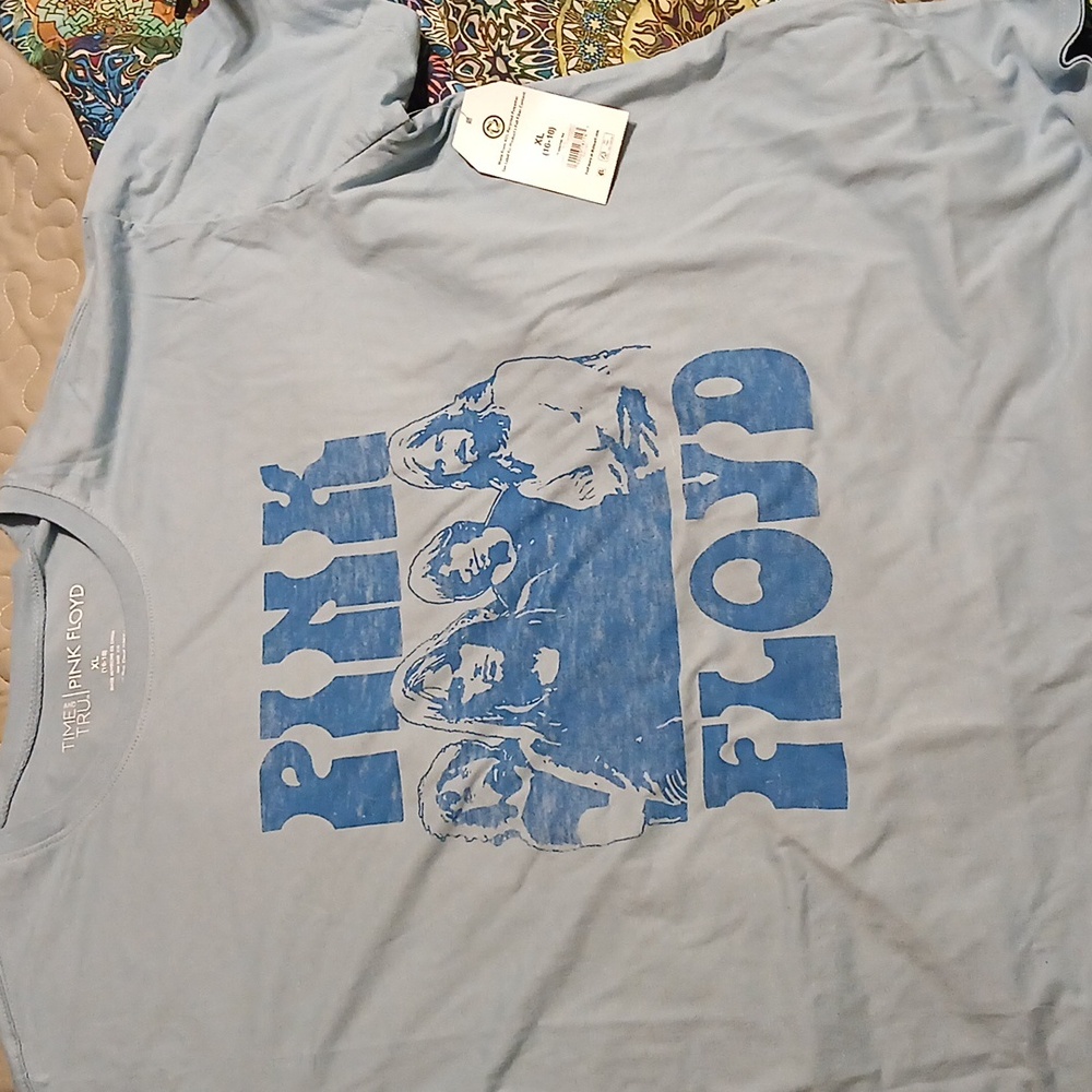 Baby Blue "PINK FLOYD: T-SHIRT.